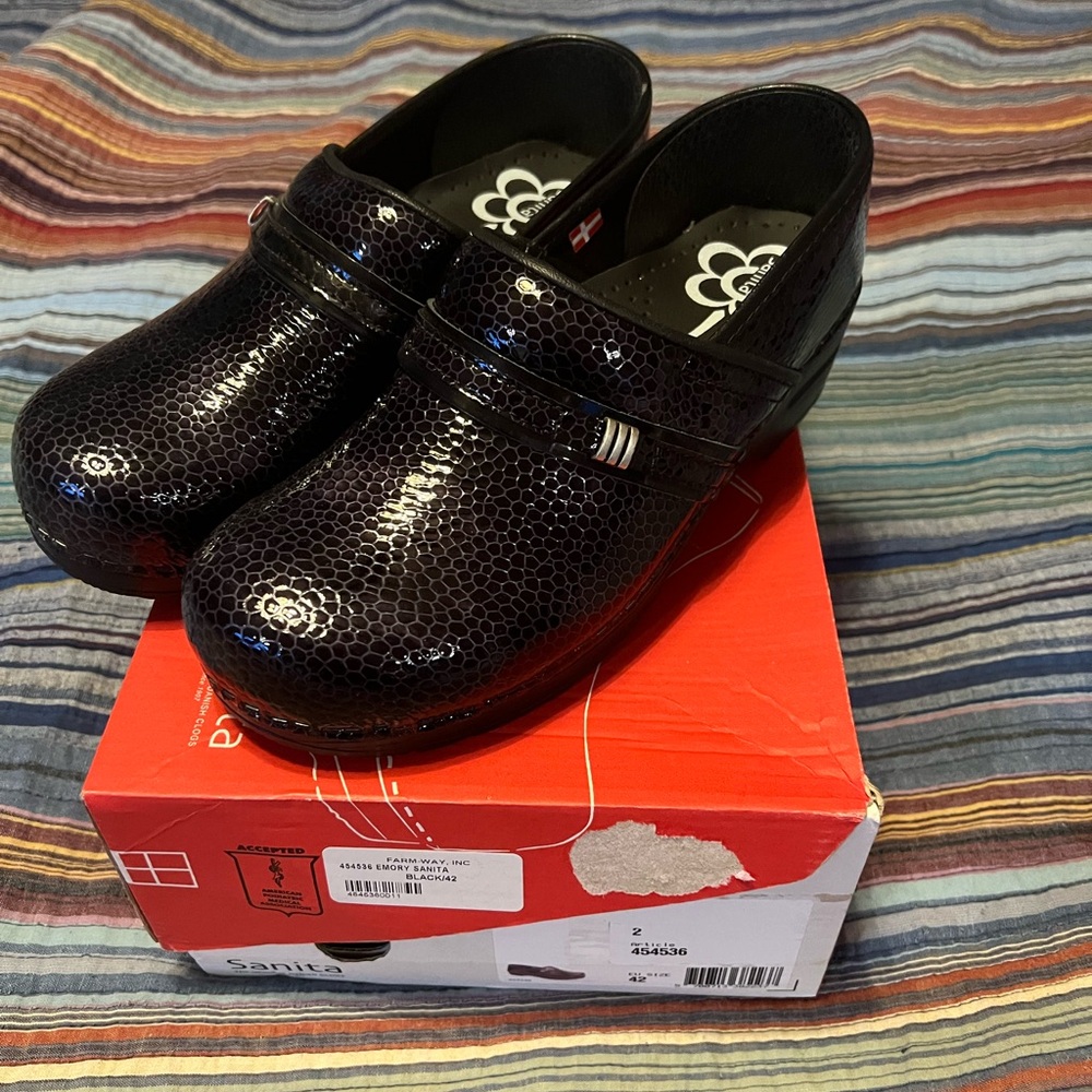 Sanita clogs